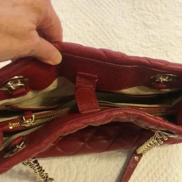 Kate Spade Quilted Gold Coast Maryanne red leather bath with gold hardware. - Picture 6 of 12